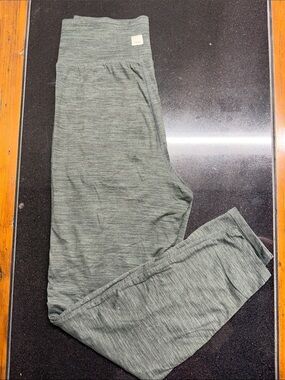 Vuori Heathered Green Active Leggings, Size M/L